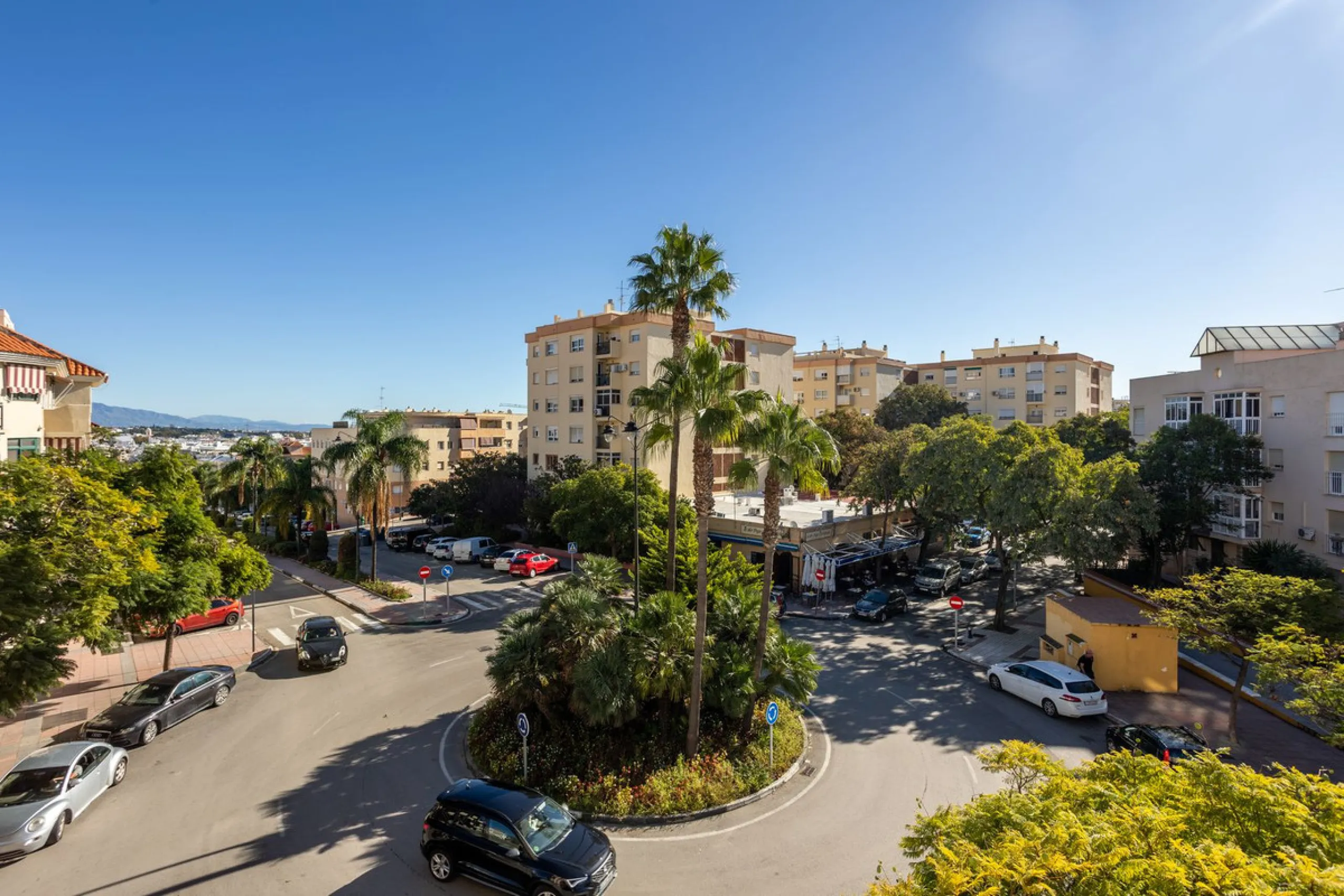 Apartment - Middle Floor Apartment в продаже в Estepona, Málaga. В доме 3 спален и 3 ванных комнат. Площадь дома 120 м²