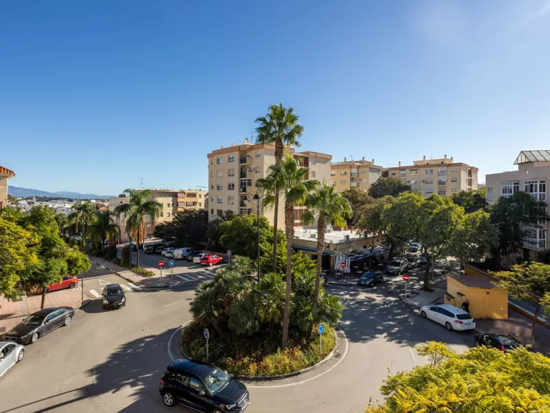 Apartment - Middle Floor Apartment в продаже в Estepona, Málaga. В доме 3 спален и 3 ванных комнат. Площадь дома 120 м²