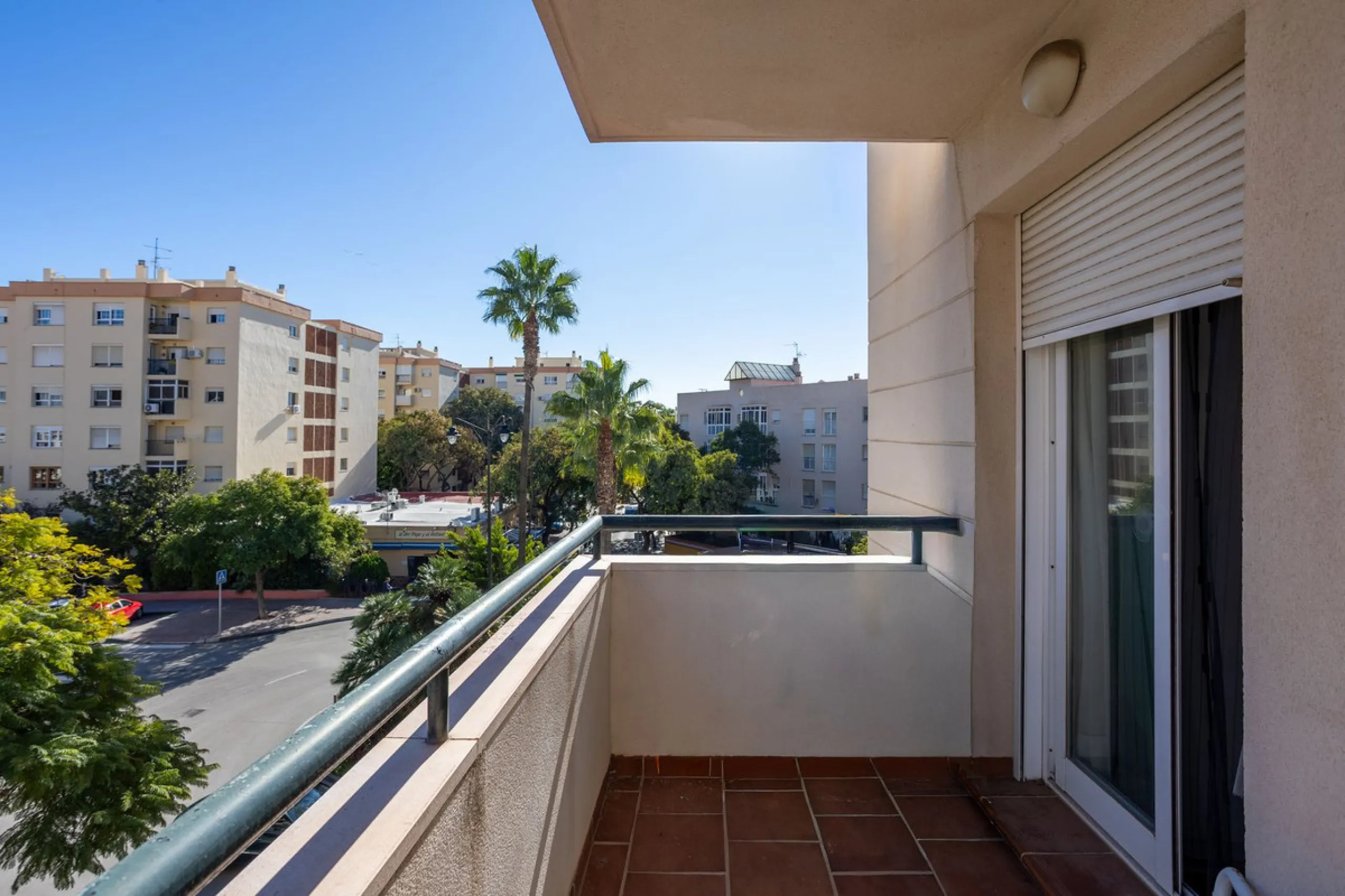 Apartment - Middle Floor Apartment в продаже в Estepona, Málaga. В доме 3 спален и 3 ванных комнат. Площадь дома 120 м²