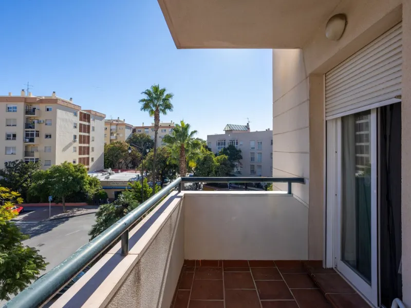 Apartment - Middle Floor Apartment в продаже в Estepona, Málaga. В доме 3 спален и 3 ванных комнат. Площадь дома 120 м²