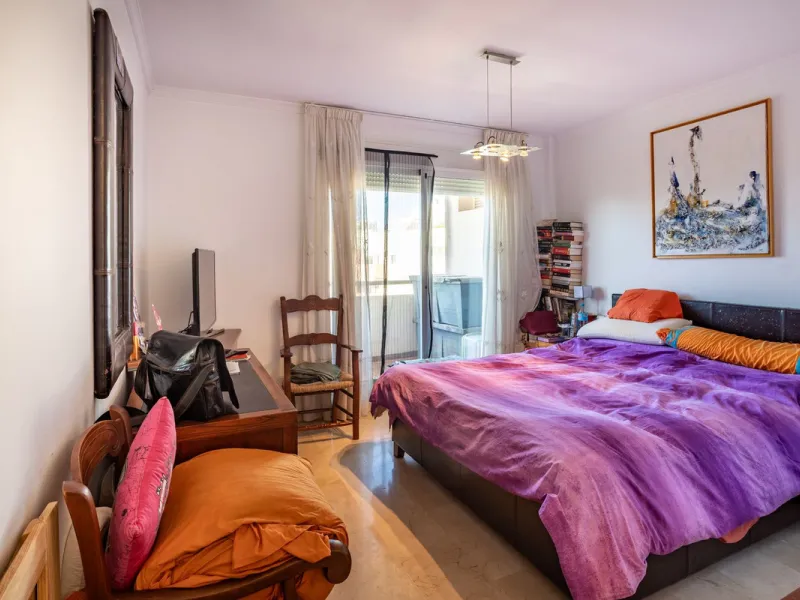 Apartment - Middle Floor Apartment в продаже в Estepona, Málaga. В доме 3 спален и 3 ванных комнат. Площадь дома 120 м²
