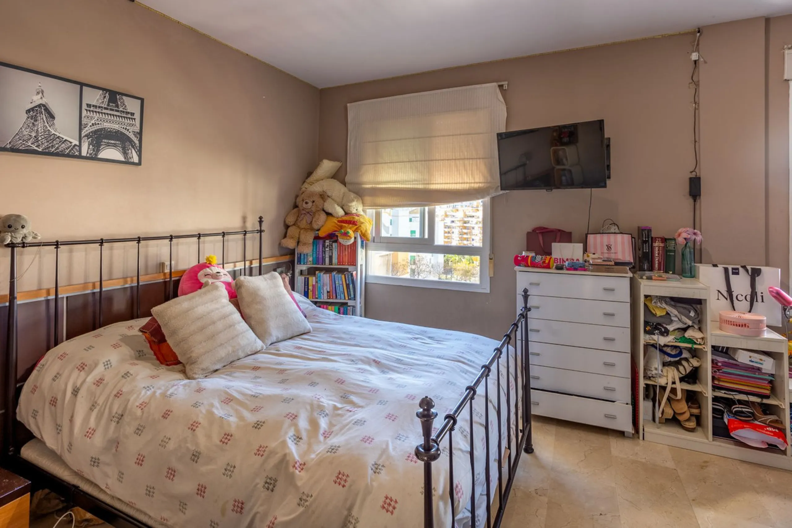 Apartment - Middle Floor Apartment в продаже в Estepona, Málaga. В доме 3 спален и 3 ванных комнат. Площадь дома 120 м²