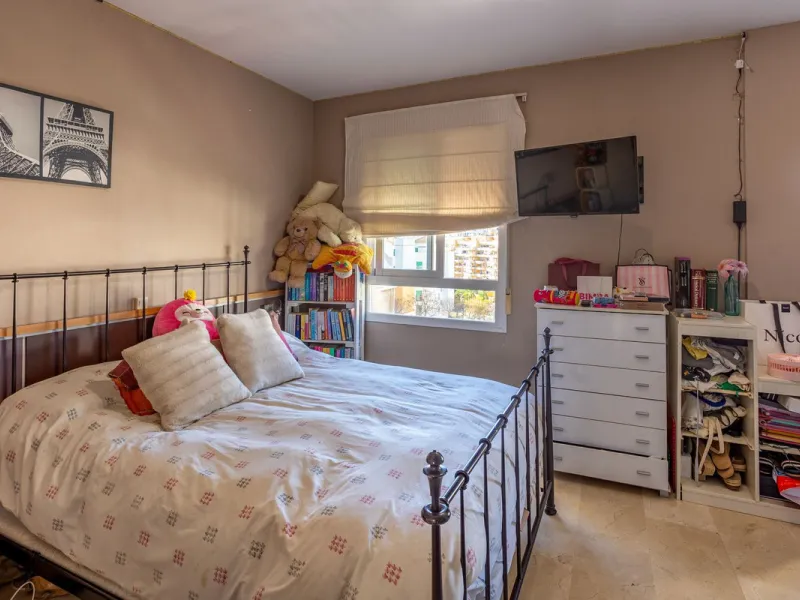 Apartment - Middle Floor Apartment в продаже в Estepona, Málaga. В доме 3 спален и 3 ванных комнат. Площадь дома 120 м²