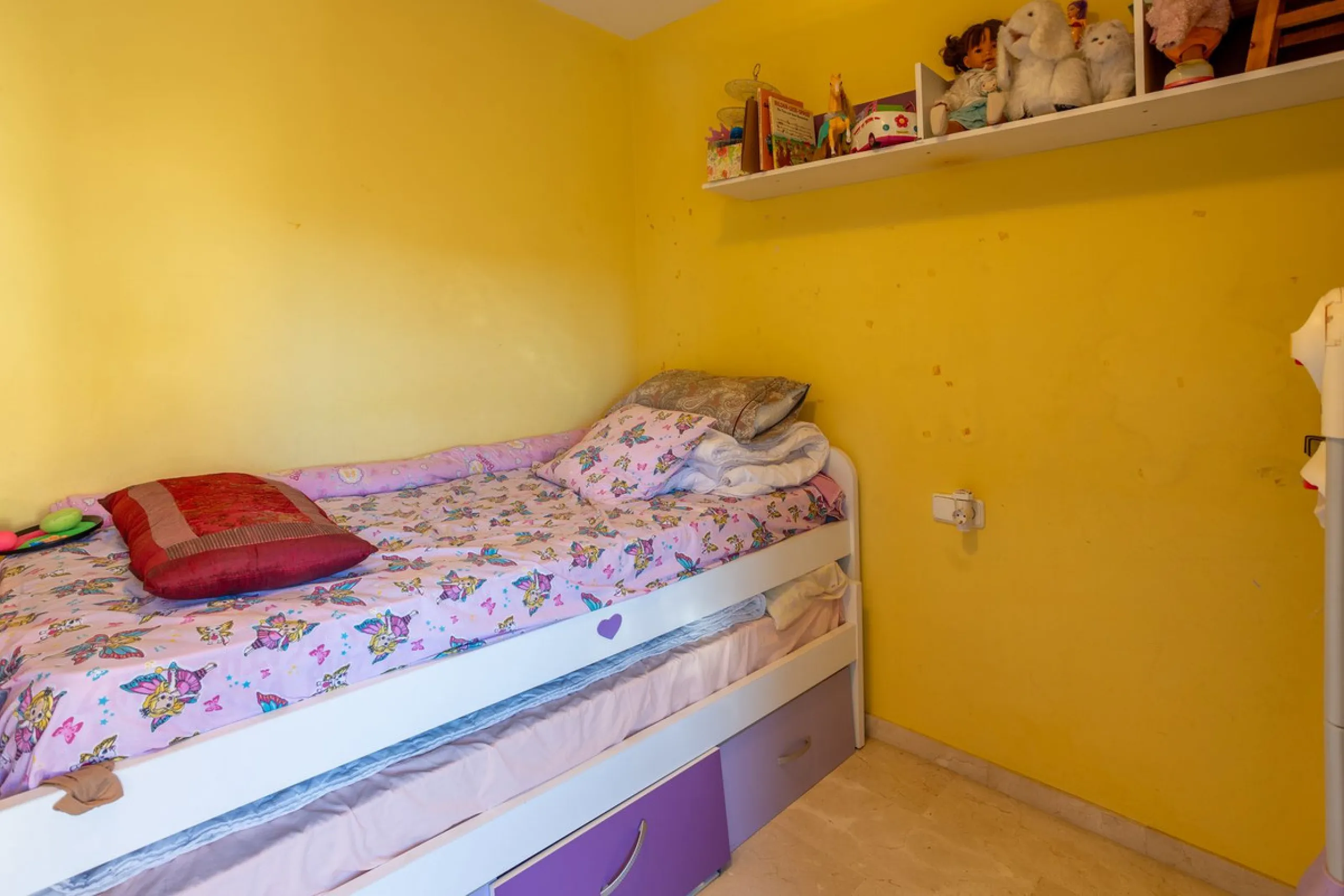 Apartment - Middle Floor Apartment в продаже в Estepona, Málaga. В доме 3 спален и 3 ванных комнат. Площадь дома 120 м²