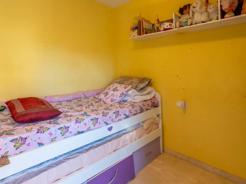 Apartment - Middle Floor Apartment в продаже в Estepona, Málaga. В доме 3 спален и 3 ванных комнат. Площадь дома 120 м²