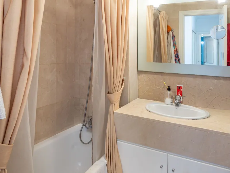Apartment - Middle Floor Apartment в продаже в Estepona, Málaga. В доме 3 спален и 3 ванных комнат. Площадь дома 120 м²