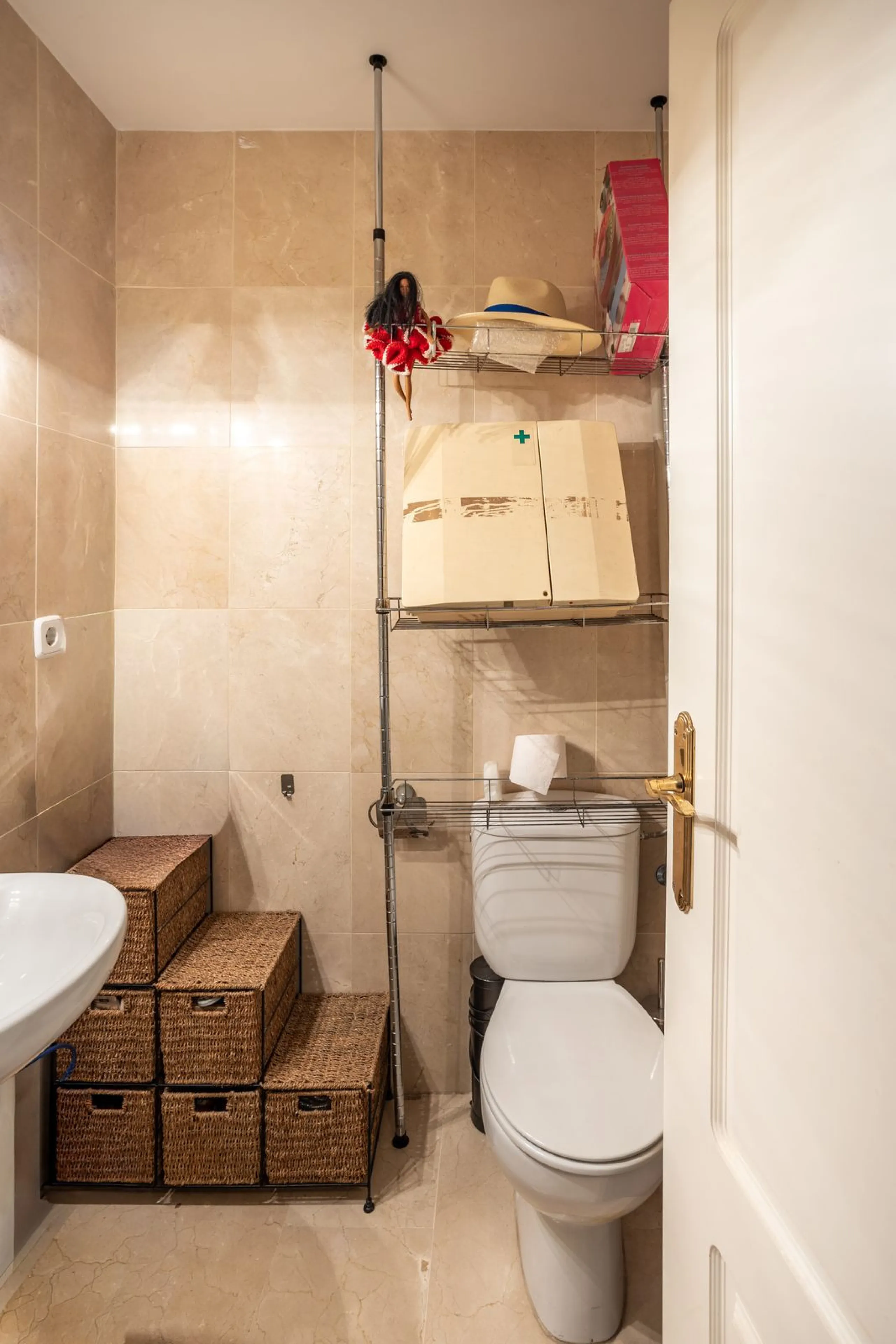Apartment - Middle Floor Apartment в продаже в Estepona, Málaga. В доме 3 спален и 3 ванных комнат. Площадь дома 120 м²