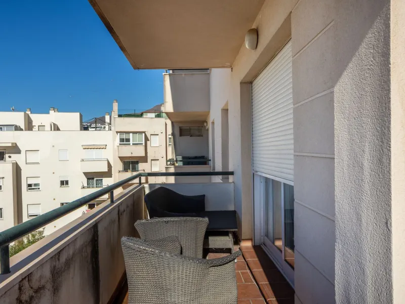 Apartment - Middle Floor Apartment в продаже в Estepona, Málaga. В доме 3 спален и 3 ванных комнат. Площадь дома 120 м²