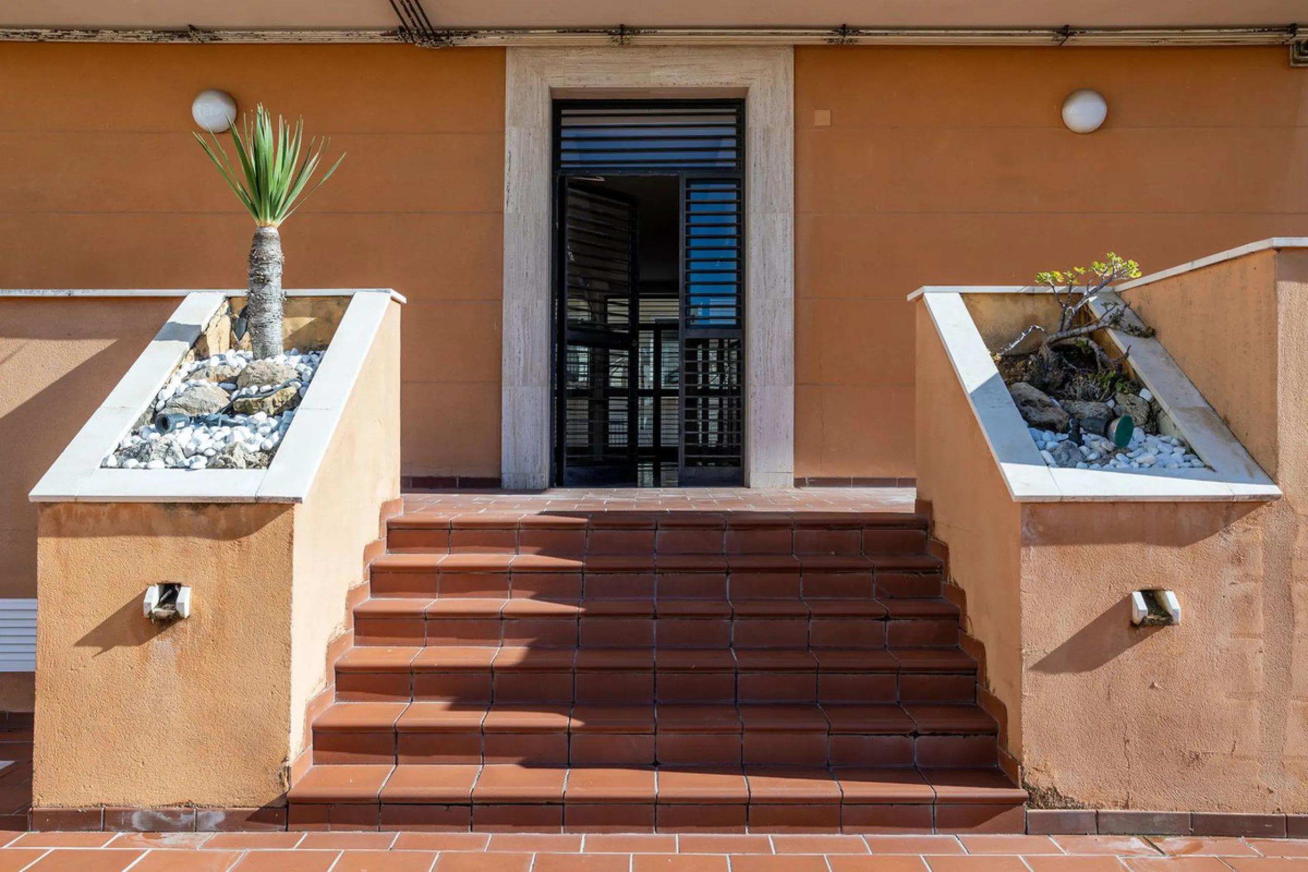 Apartment - Middle Floor Apartment в продаже в Estepona, Málaga. В доме 3 спален и 3 ванных комнат. Площадь дома 120 м²