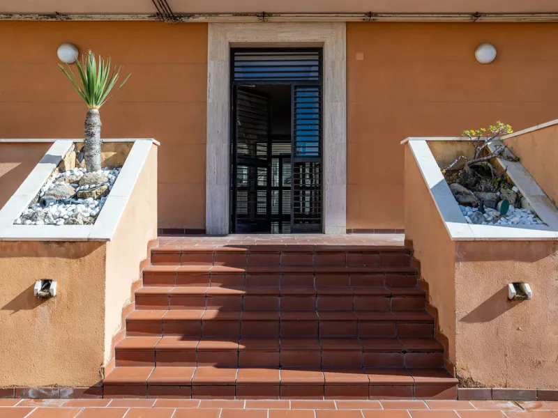 Apartment - Middle Floor Apartment в продаже в Estepona, Málaga. В доме 3 спален и 3 ванных комнат. Площадь дома 120 м²