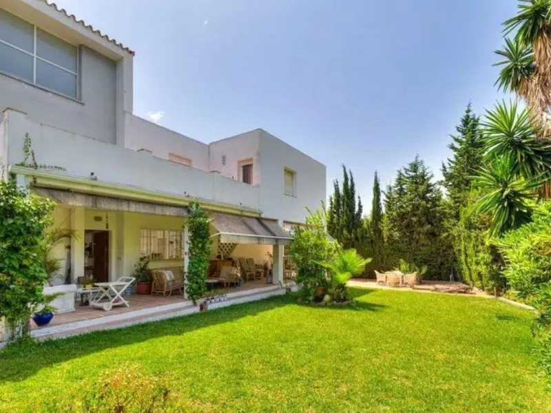 Villa in the heart of Las Brisas, Nueva Andalucía