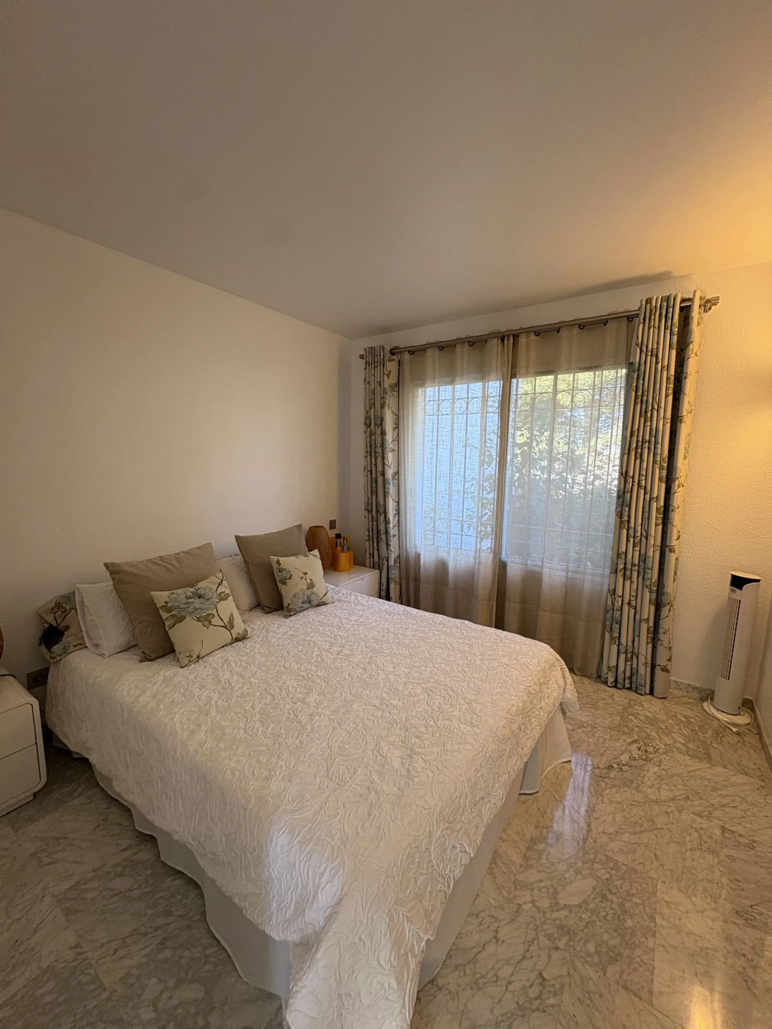 Beautiful ground floor apartment with its own garden and SEA VIEWS, an ideal place to enjoy holidays!