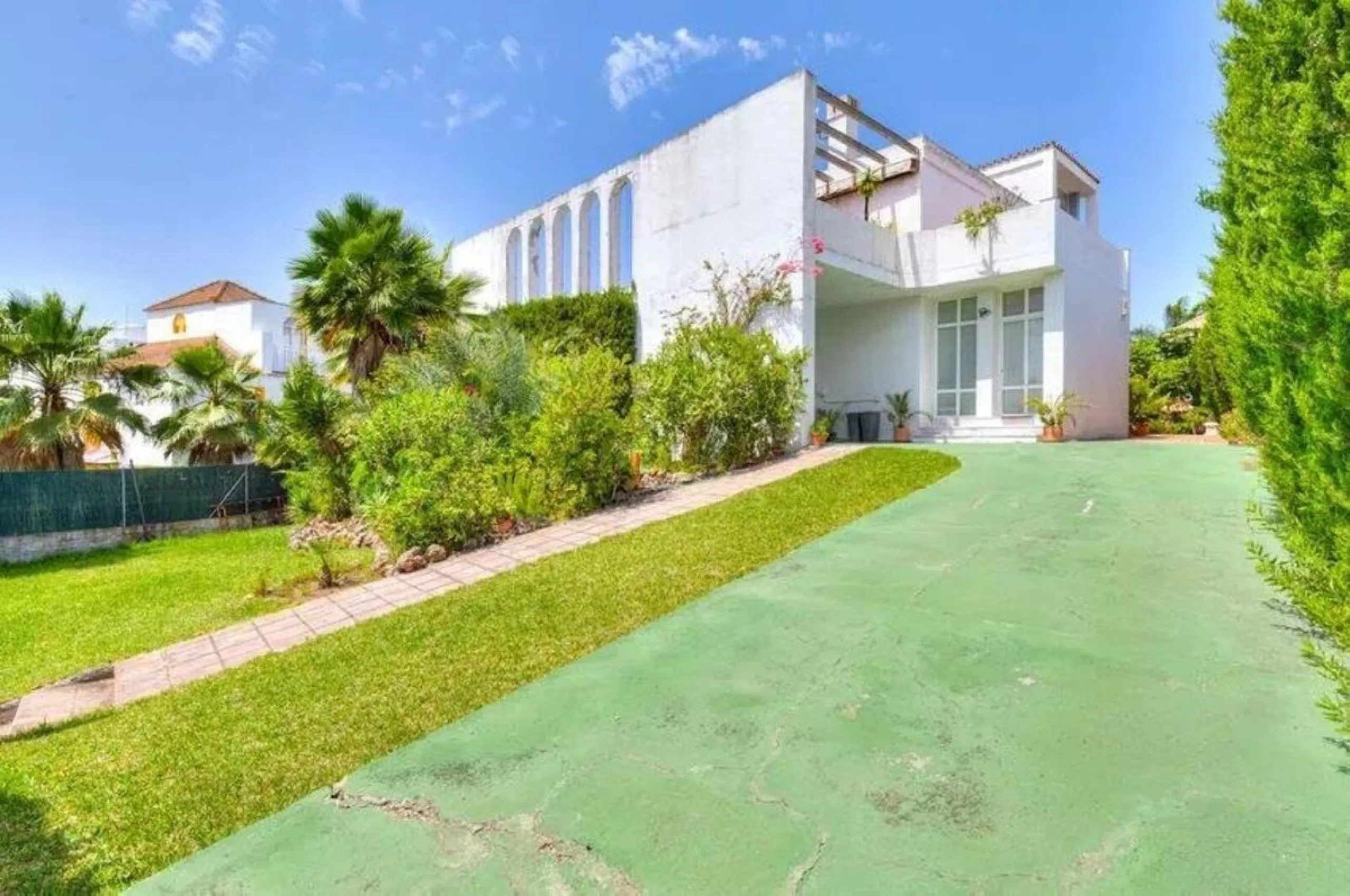 Villa in the heart of Las Brisas, Nueva Andalucía