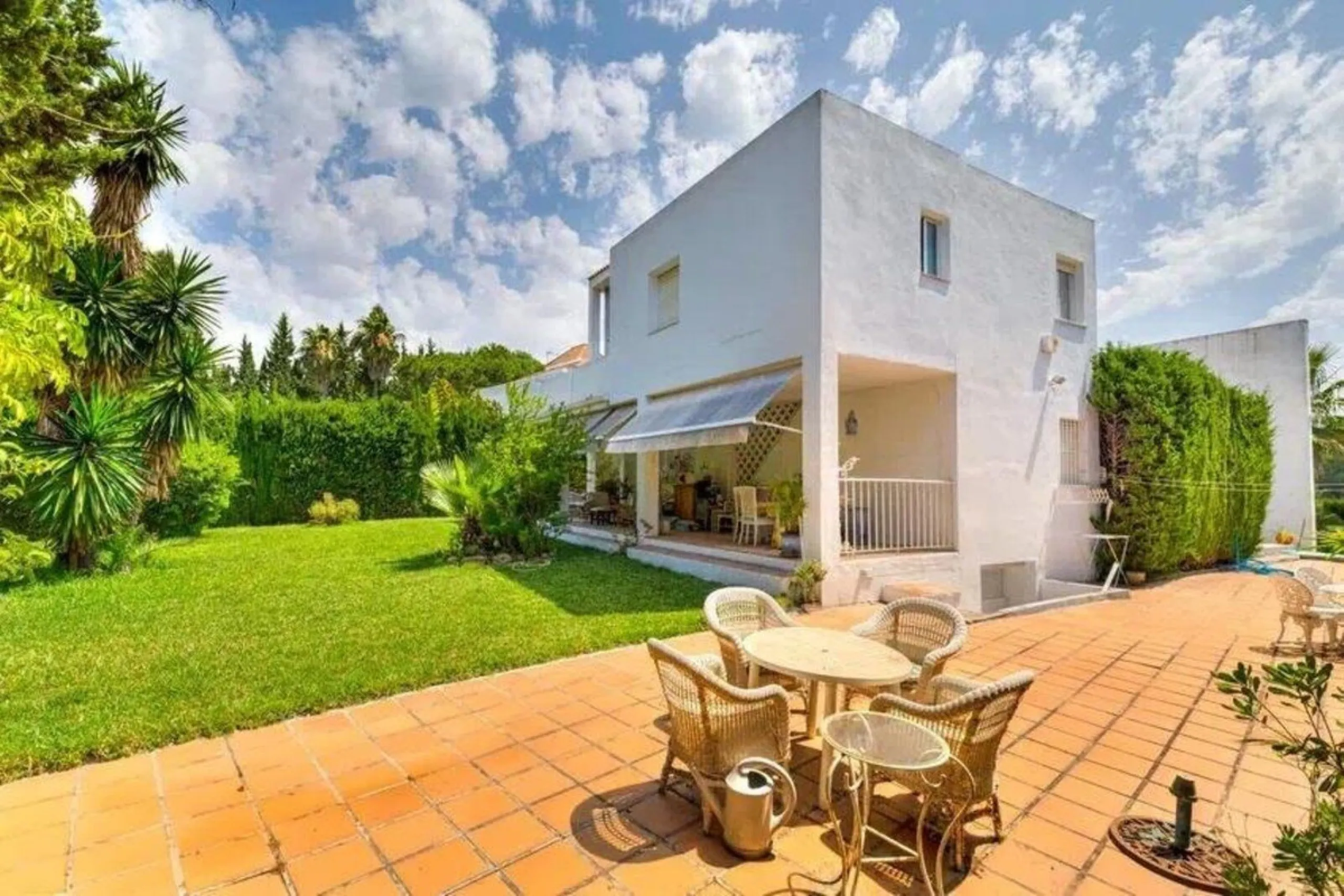 Villa in the heart of Las Brisas, Nueva Andalucía