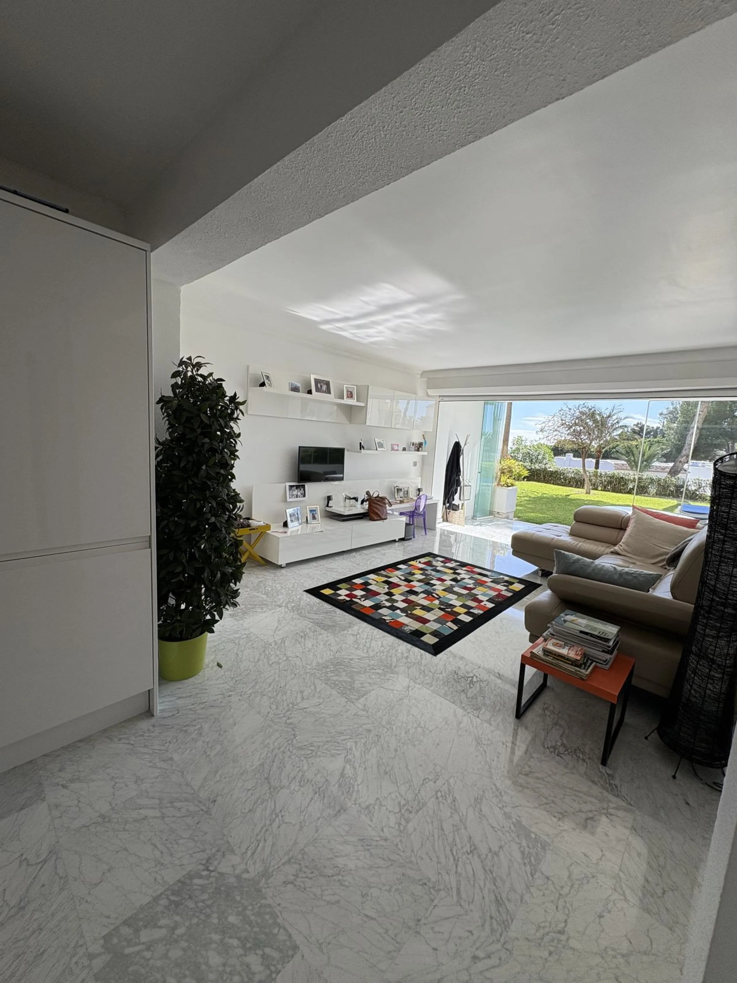 Beautiful ground floor apartment with its own garden and SEA VIEWS, an ideal place to enjoy holidays!