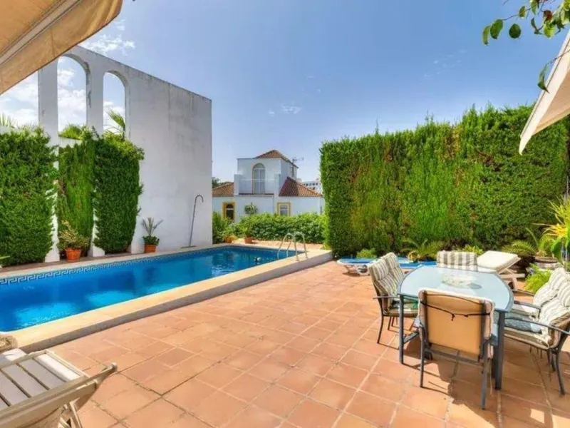 Villa in the heart of Las Brisas, Nueva Andalucía