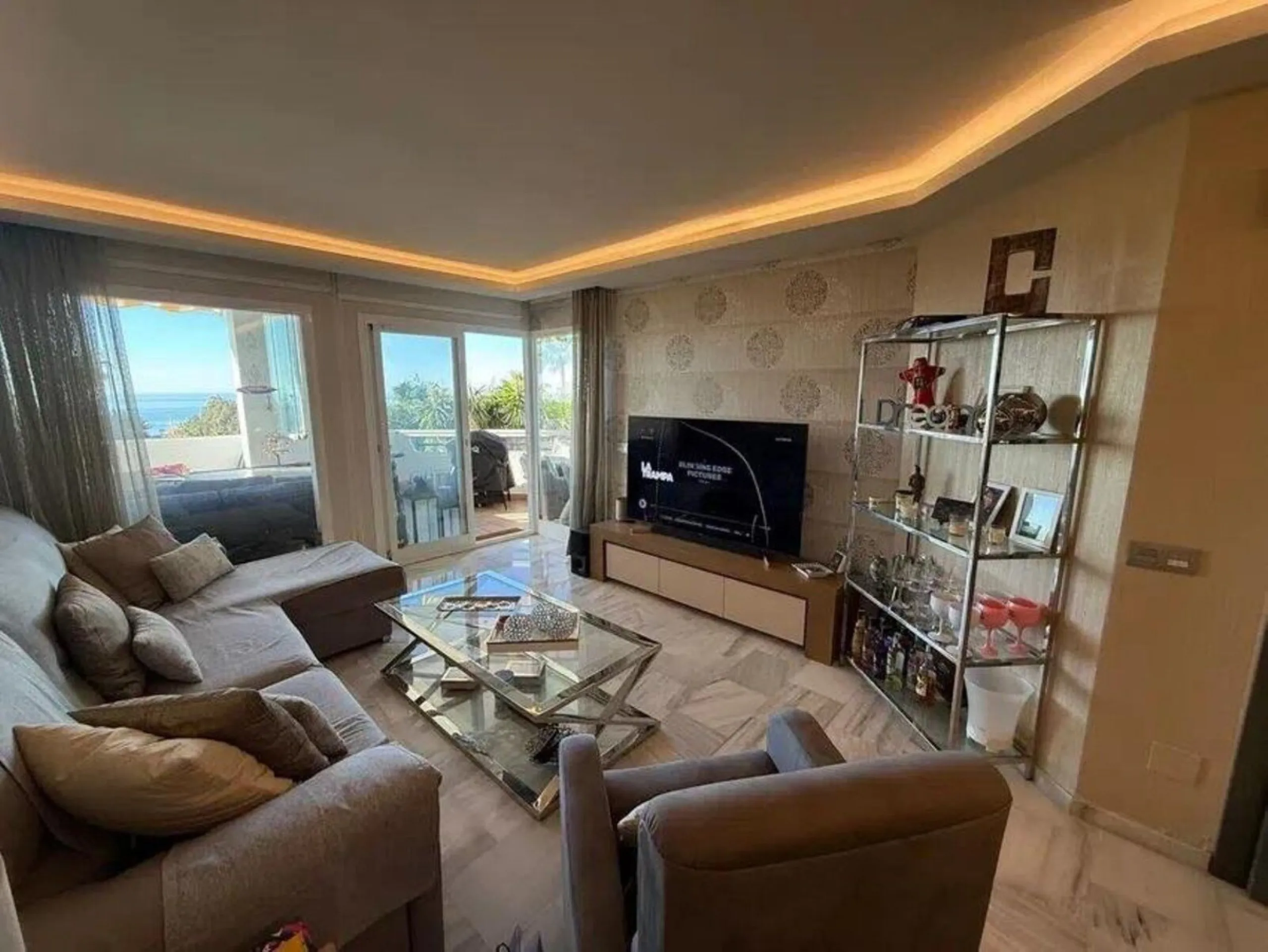 Modern apartment with panoramic sea views in Calahonda
