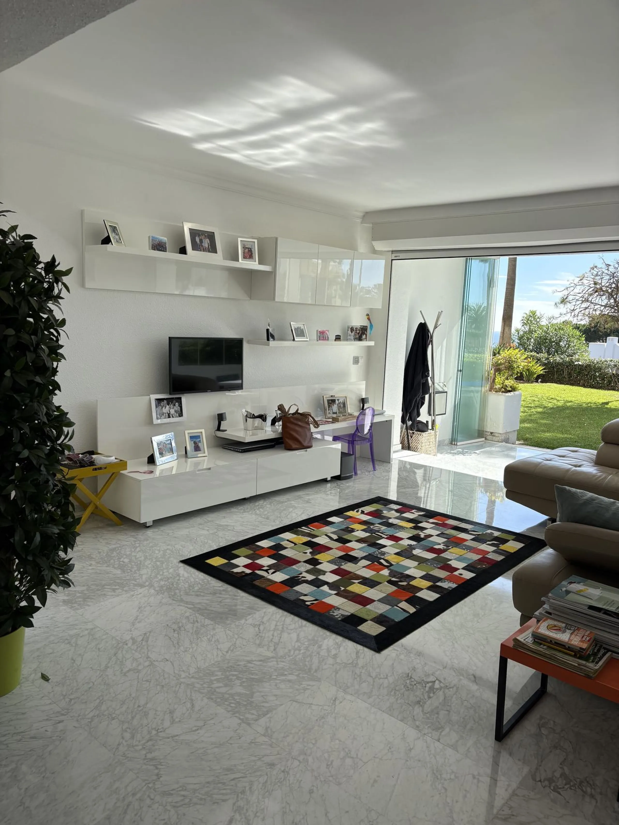 Beautiful ground floor apartment with its own garden and SEA VIEWS, an ideal place to enjoy holidays!