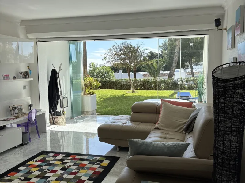 Beautiful ground floor apartment with its own garden and SEA VIEWS, an ideal place to enjoy holidays!