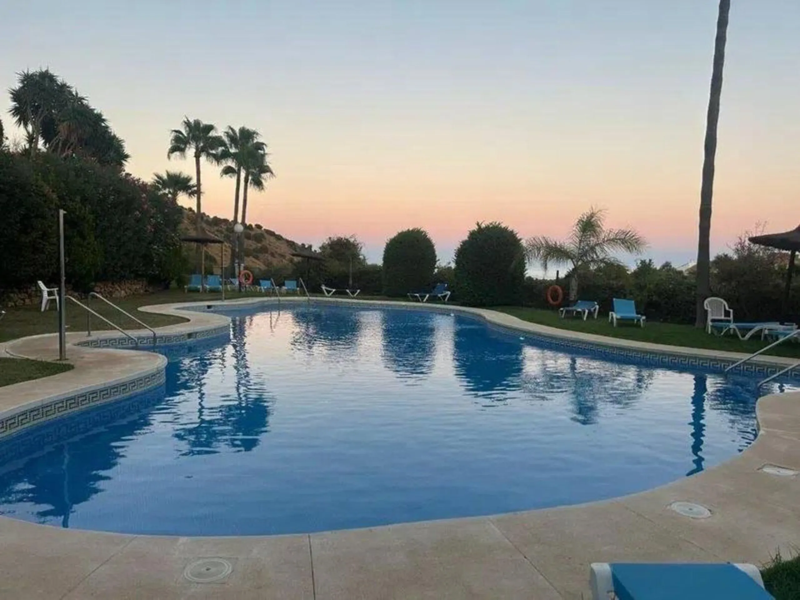 Modern apartment with panoramic sea views in Calahonda