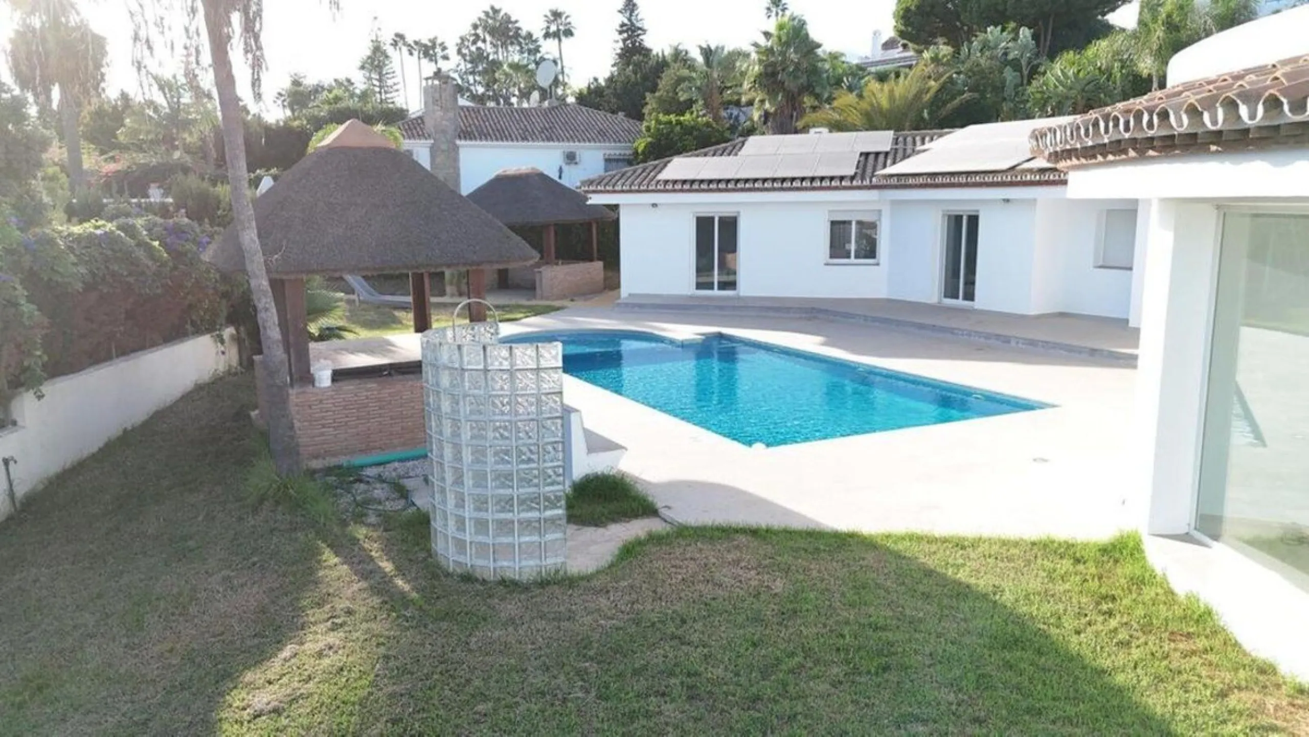 Andalusian villa with panoramic sea views and large plot in El Paraíso, Estepona