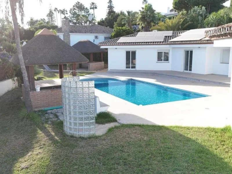 Andalusian villa with panoramic sea views and large plot in El Paraíso, Estepona
