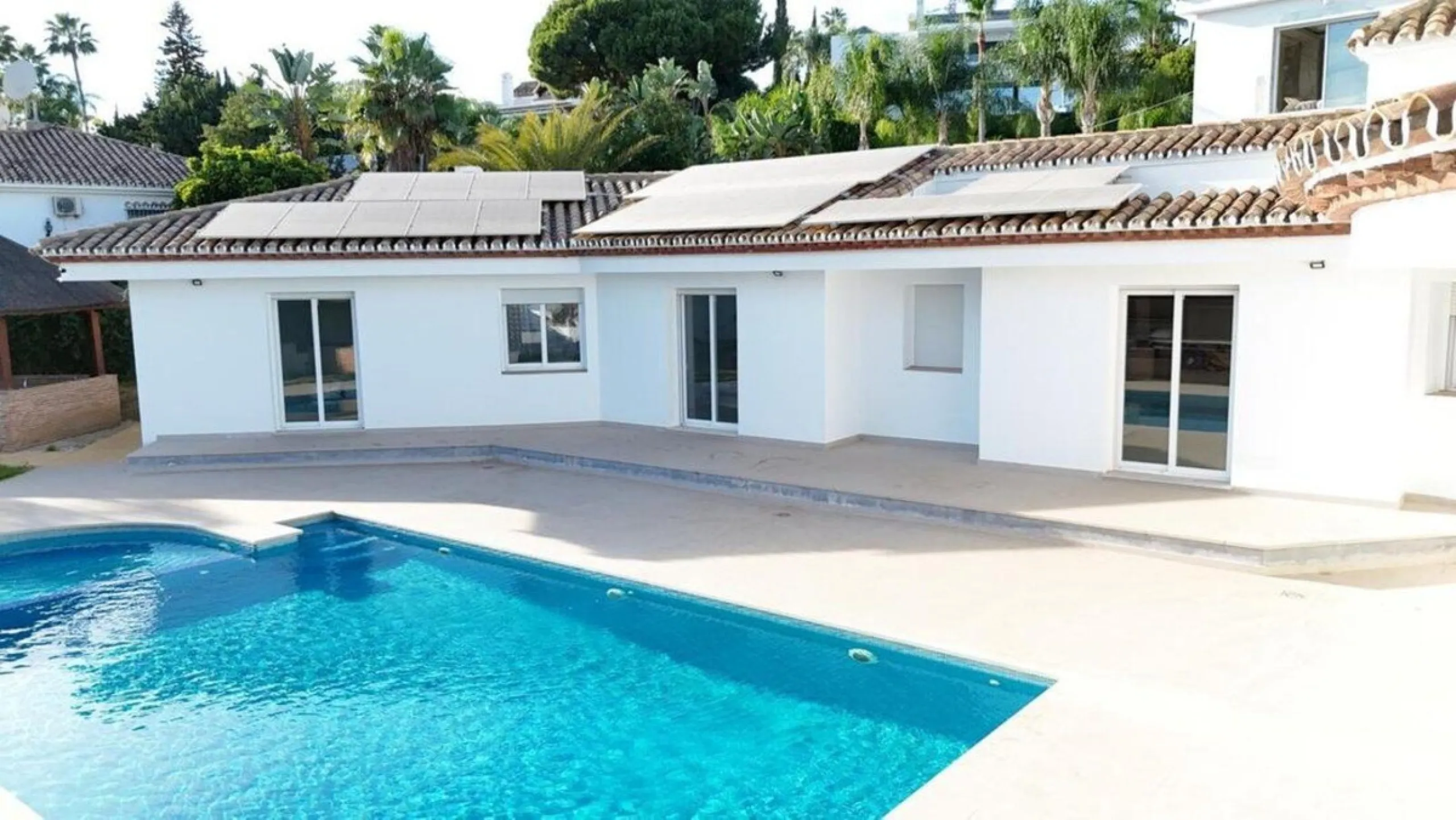 Andalusian villa with panoramic sea views and large plot in El Paraíso, Estepona