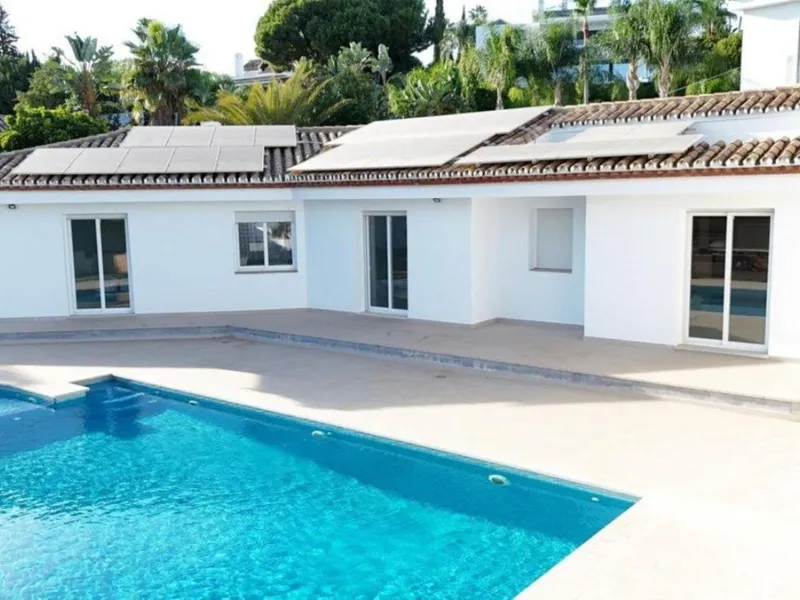 Andalusian villa with panoramic sea views and large plot in El Paraíso, Estepona