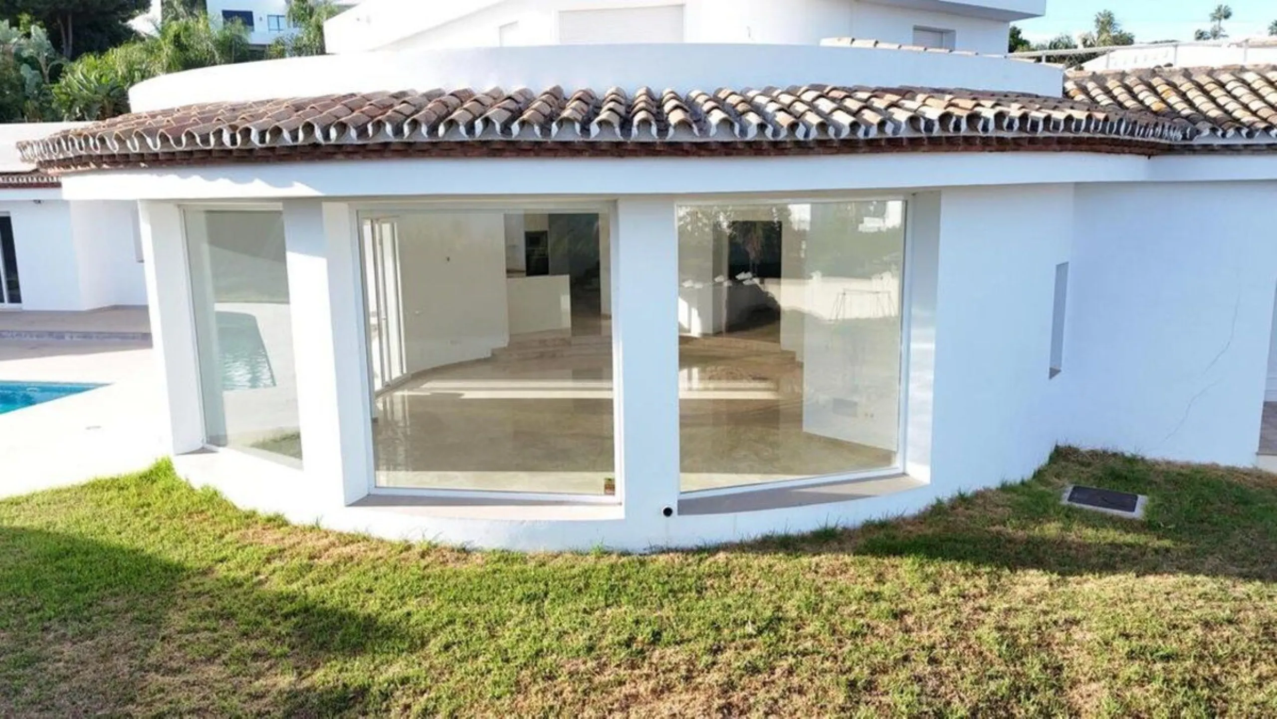 Andalusian villa with panoramic sea views and large plot in El Paraíso, Estepona