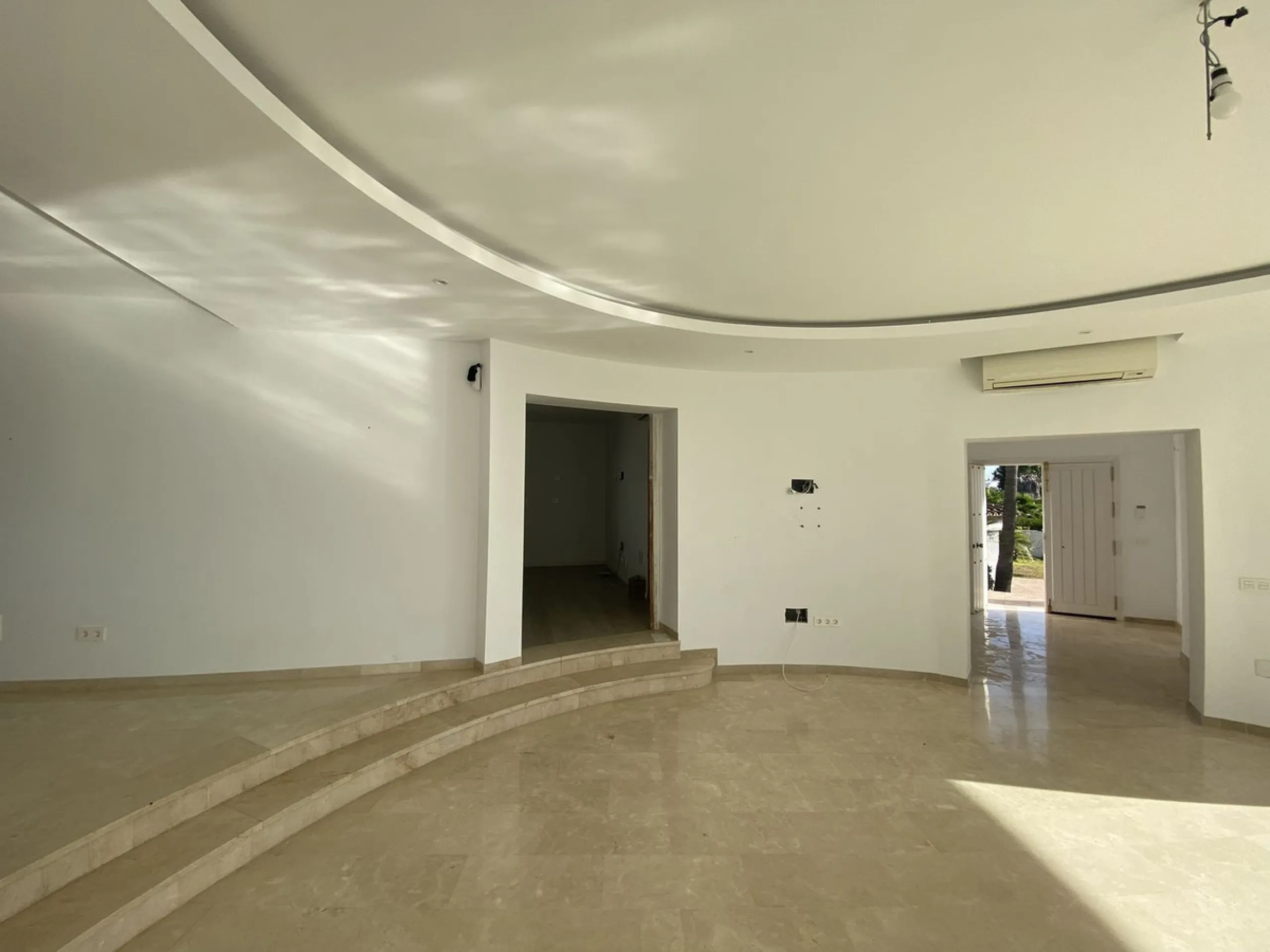 Andalusian villa with panoramic sea views and large plot in El Paraíso, Estepona