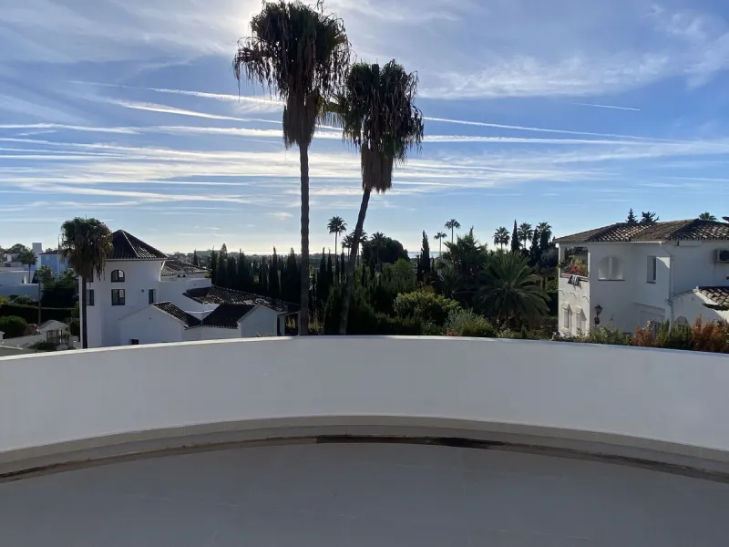 Andalusian villa with panoramic sea views and large plot in El Paraíso, Estepona