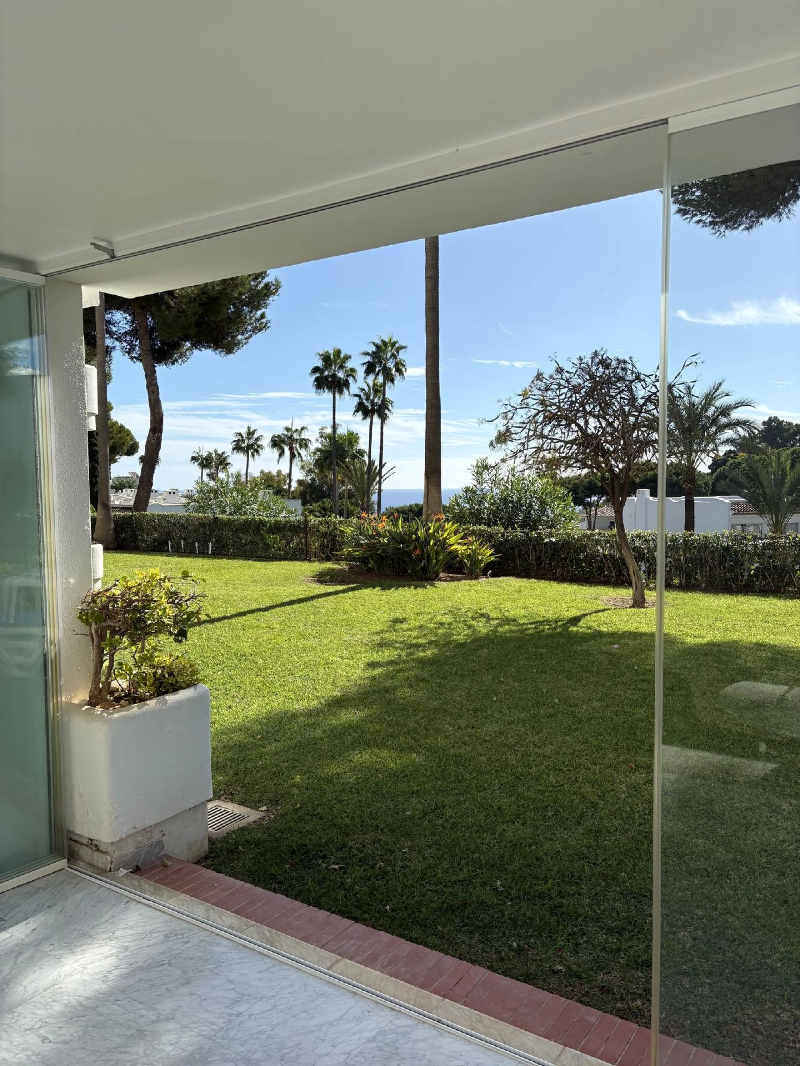 Beautiful ground floor apartment with its own garden and SEA VIEWS, an ideal place to enjoy holidays!