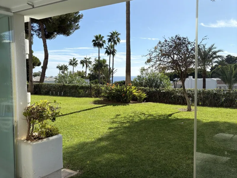 Beautiful ground floor apartment with its own garden and SEA VIEWS, an ideal place to enjoy holidays!