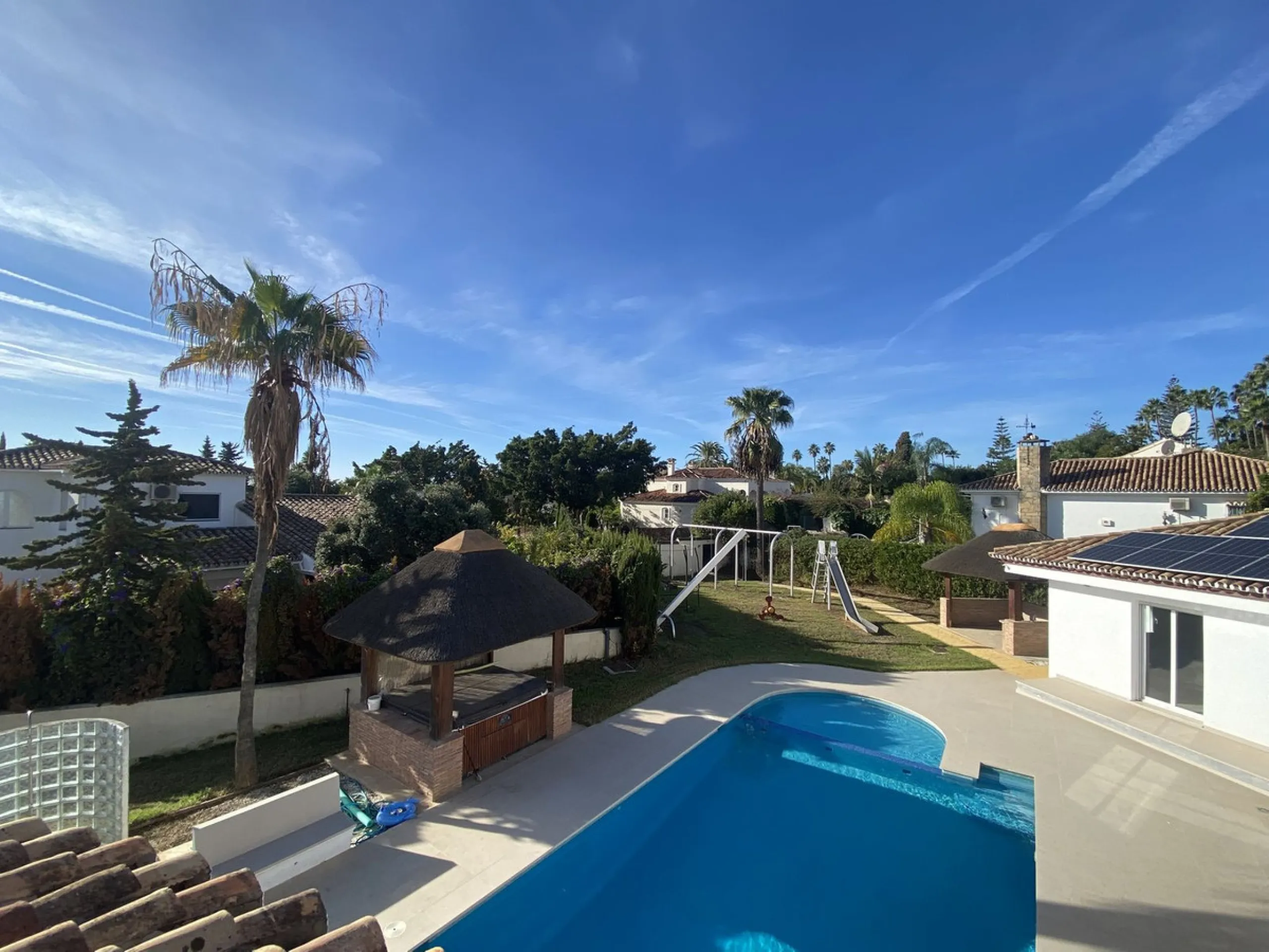 Andalusian villa with panoramic sea views and large plot in El Paraíso, Estepona