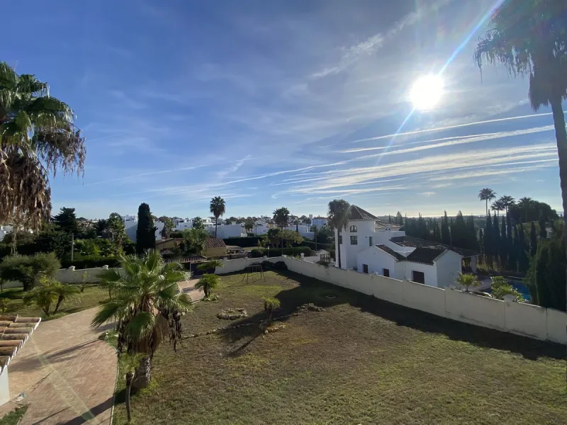 Andalusian villa with panoramic sea views and large plot in El Paraíso, Estepona