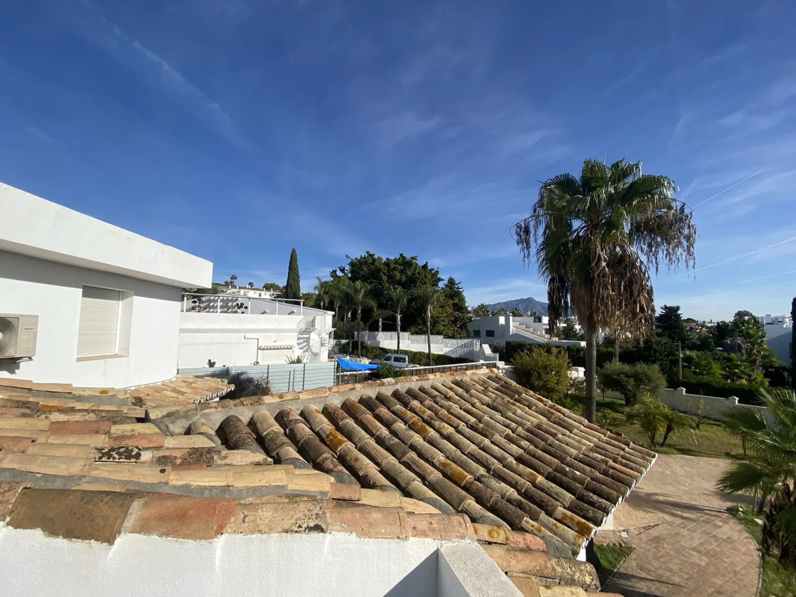 Andalusian villa with panoramic sea views and large plot in El Paraíso, Estepona
