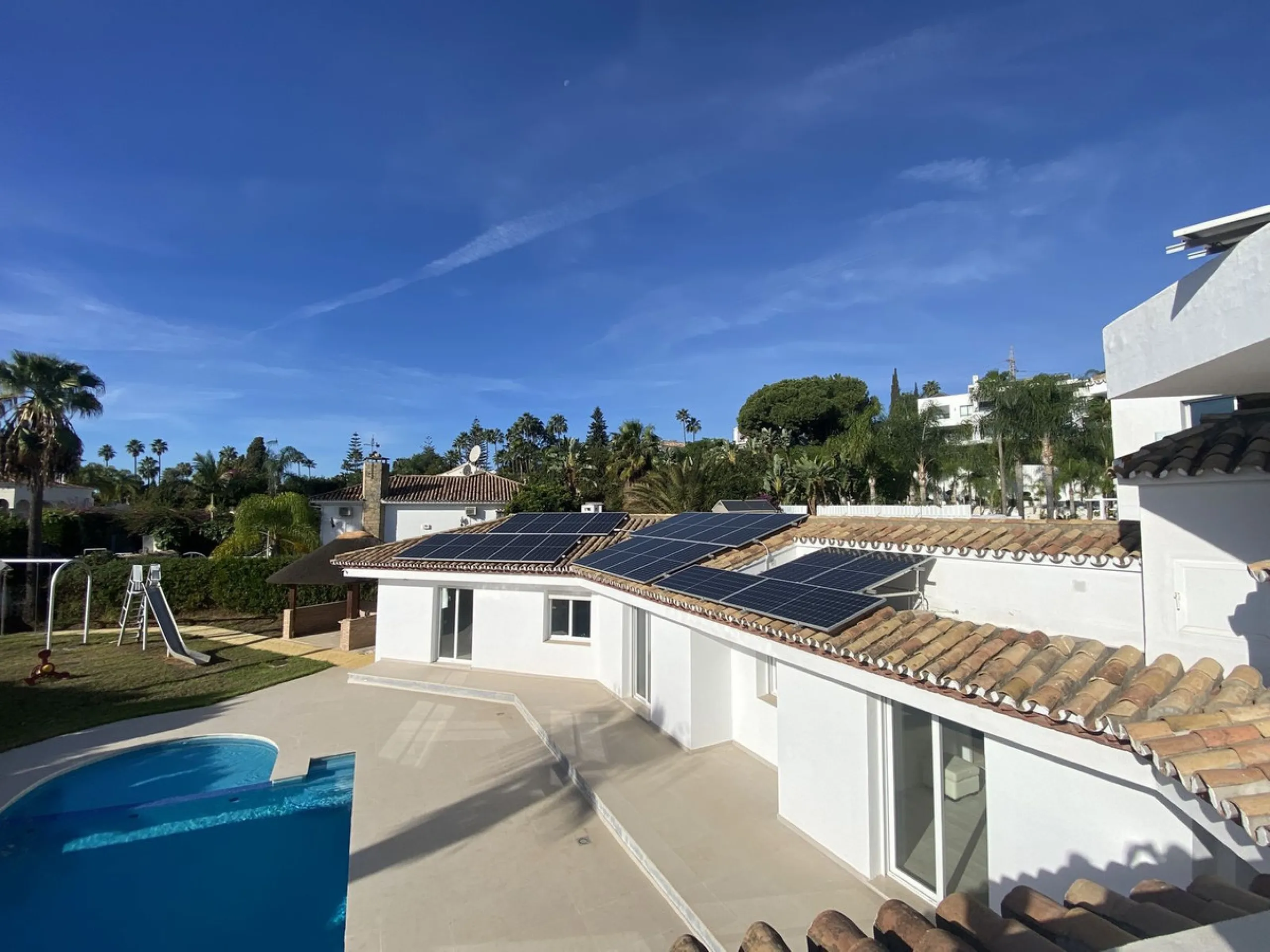 Andalusian villa with panoramic sea views and large plot in El Paraíso, Estepona