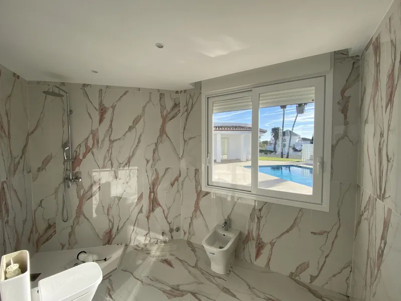 Andalusian villa with panoramic sea views and large plot in El Paraíso, Estepona