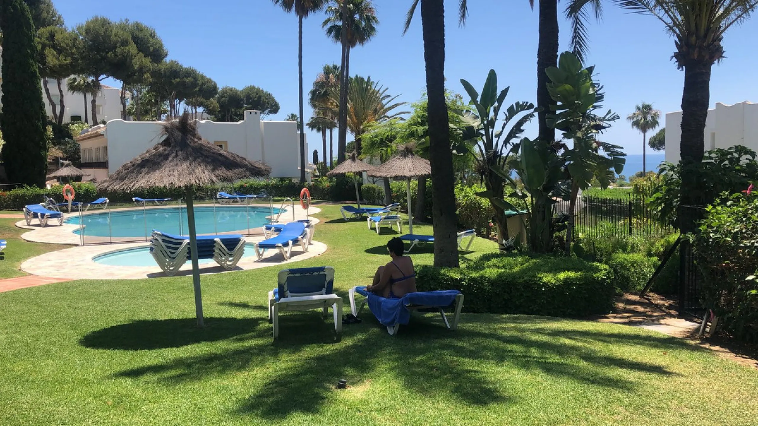 Beautiful ground floor apartment with its own garden and SEA VIEWS, an ideal place to enjoy holidays!