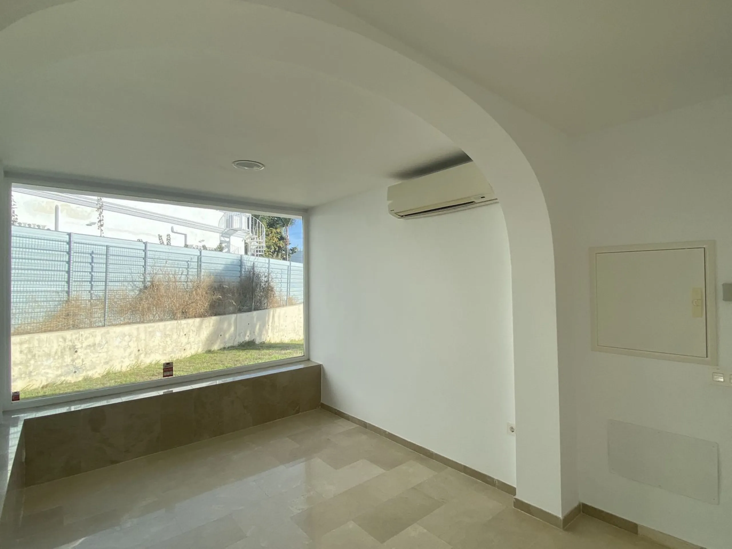 Andalusian villa with panoramic sea views and large plot in El Paraíso, Estepona
