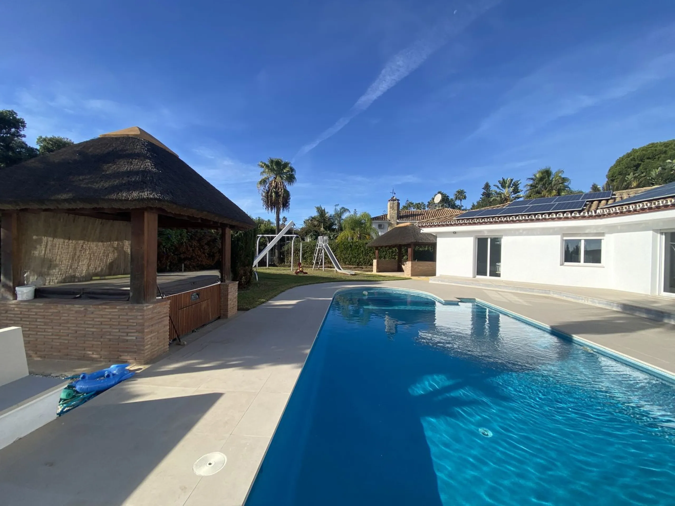 Andalusian villa with panoramic sea views and large plot in El Paraíso, Estepona