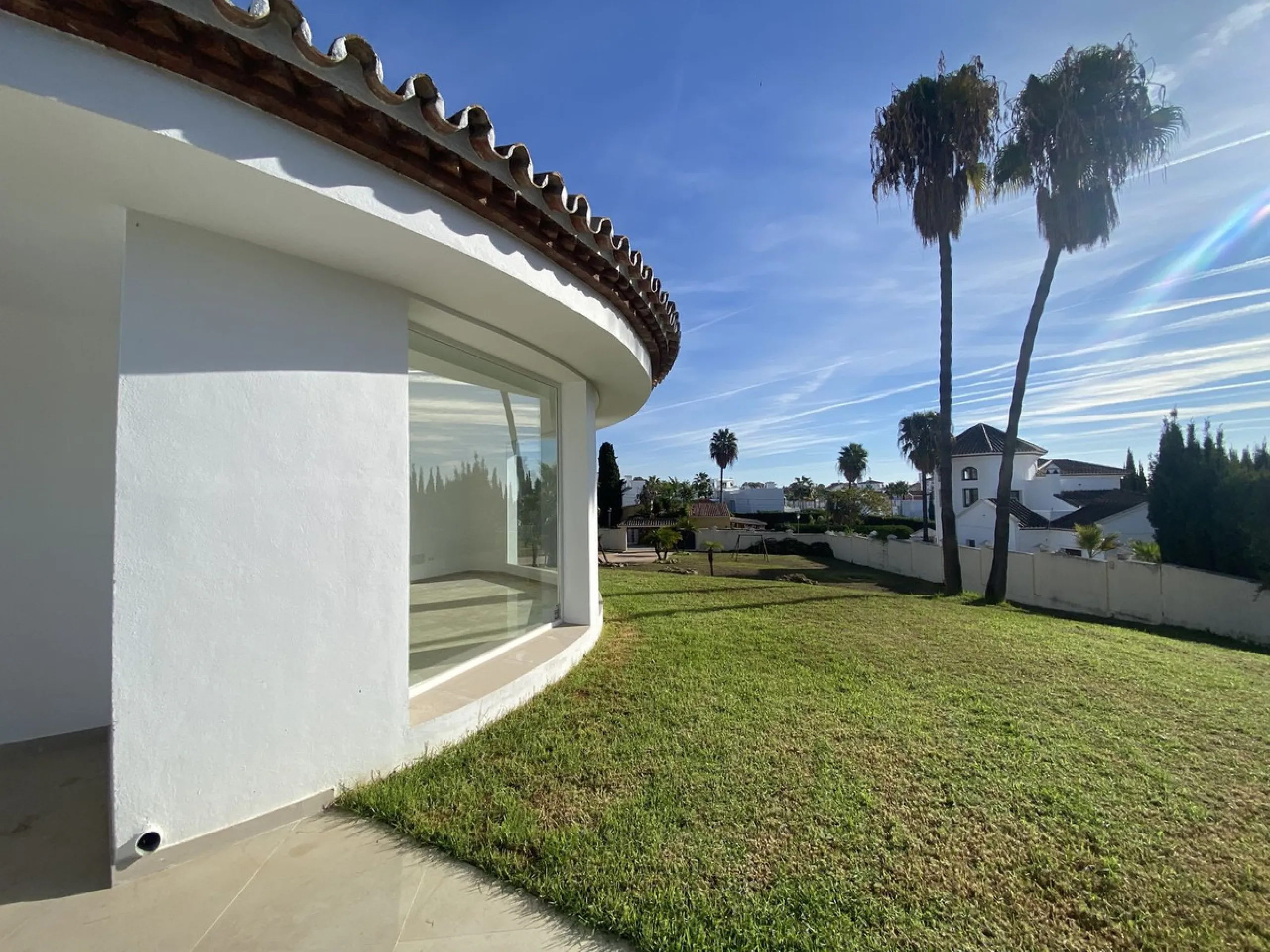 Andalusian villa with panoramic sea views and large plot in El Paraíso, Estepona