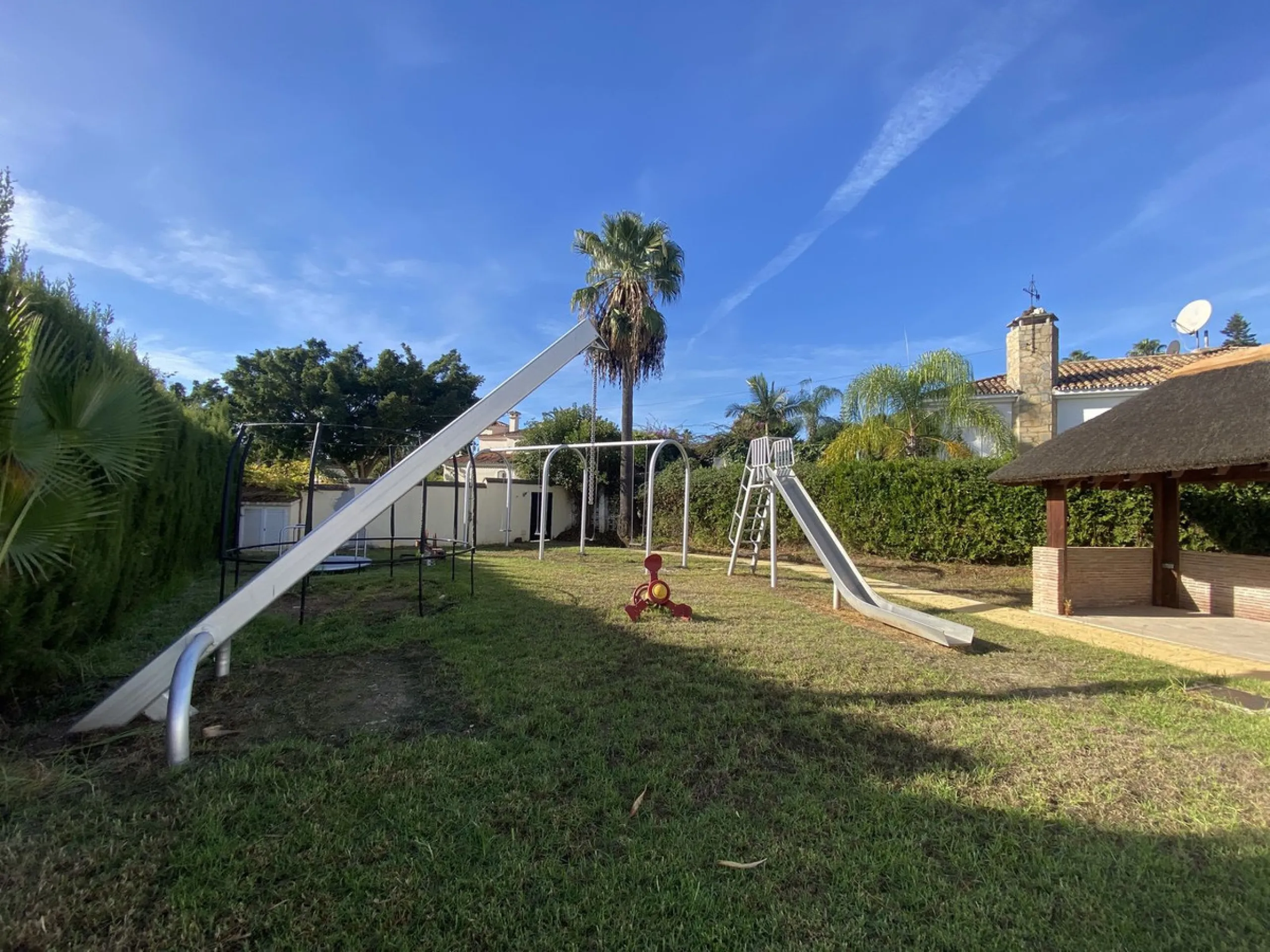 Andalusian villa with panoramic sea views and large plot in El Paraíso, Estepona