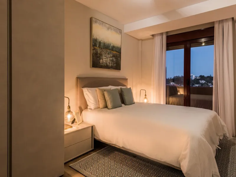 Beautiful, fully furnished  2 Bed 2 Bath apartment with Panoramic views of La Concha Mountain, El Paraíso Golf Course and the Mediterranean Sea.