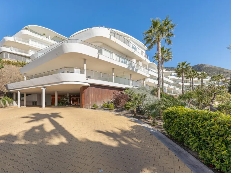 Apartment - Middle Floor Apartment в продаже в Benalmadena, Málaga. В доме 3 спален и 2 ванных комнат. Площадь дома 122 м²