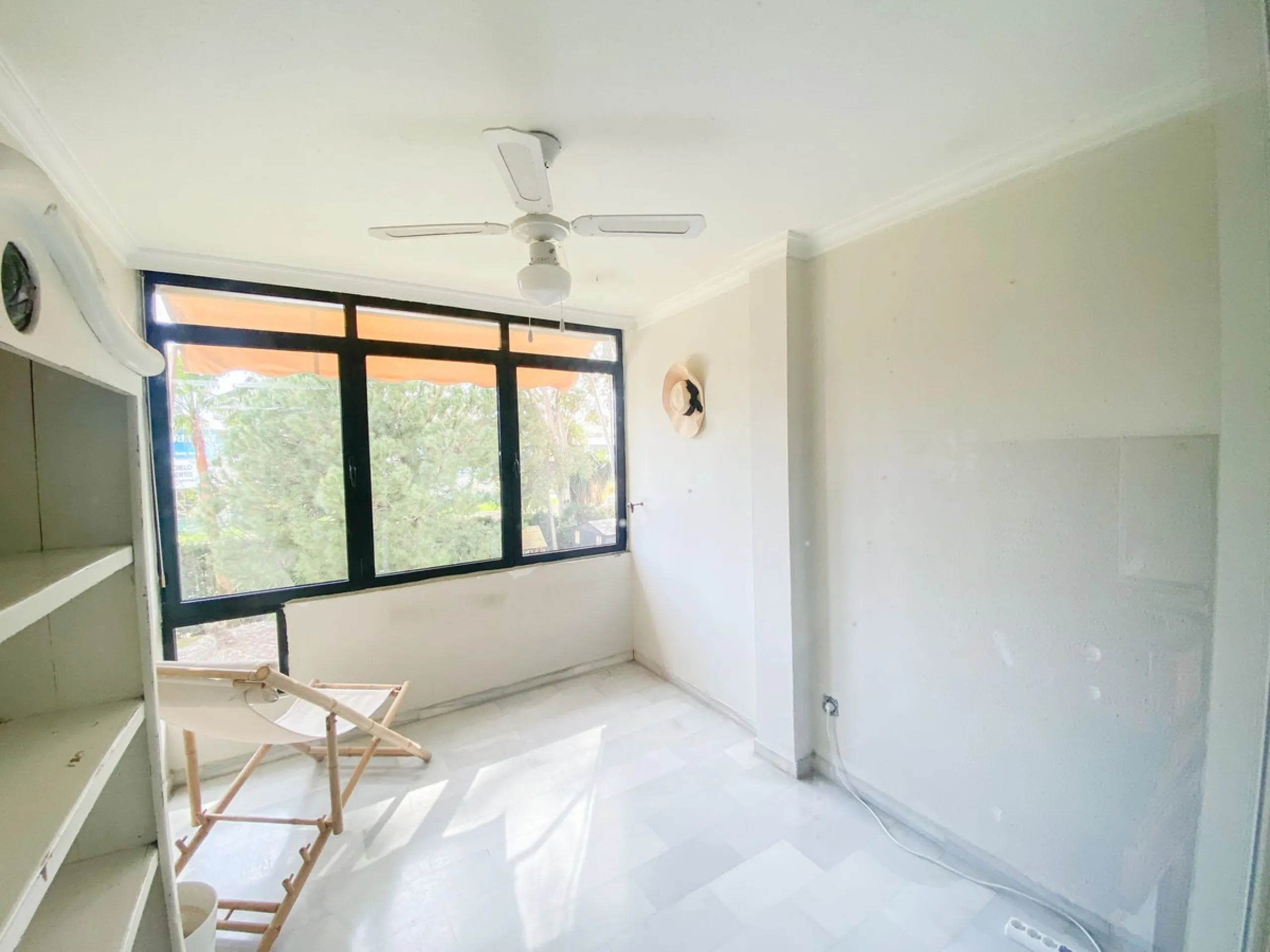 Beautiful home located just a stone's throw from Puerto Banús and the beach, in a quiet and perfectly maintained residential area.