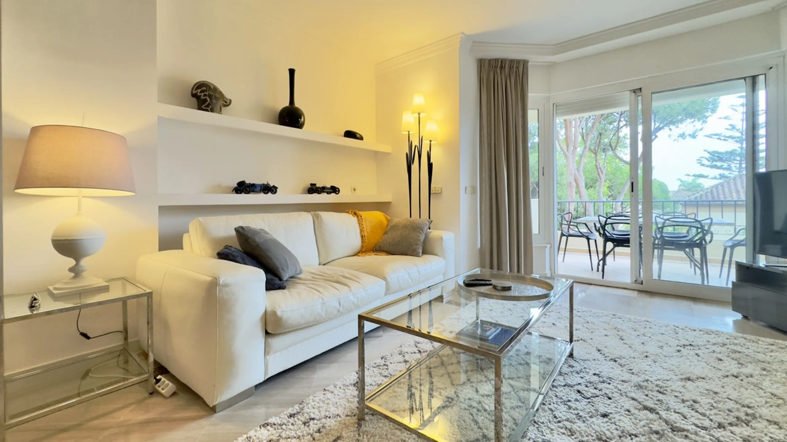 This beautiful and luxurious 2-bedroom, 2-bathroom timeless and elegant property is located in the privileged beachside area of Elviria, within the prestigious urbanization of Hacienda Playa.