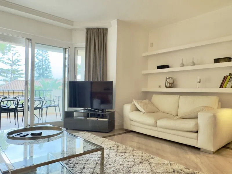 This beautiful and luxurious 2-bedroom, 2-bathroom timeless and elegant property is located in the privileged beachside area of Elviria, within the prestigious urbanization of Hacienda Playa.