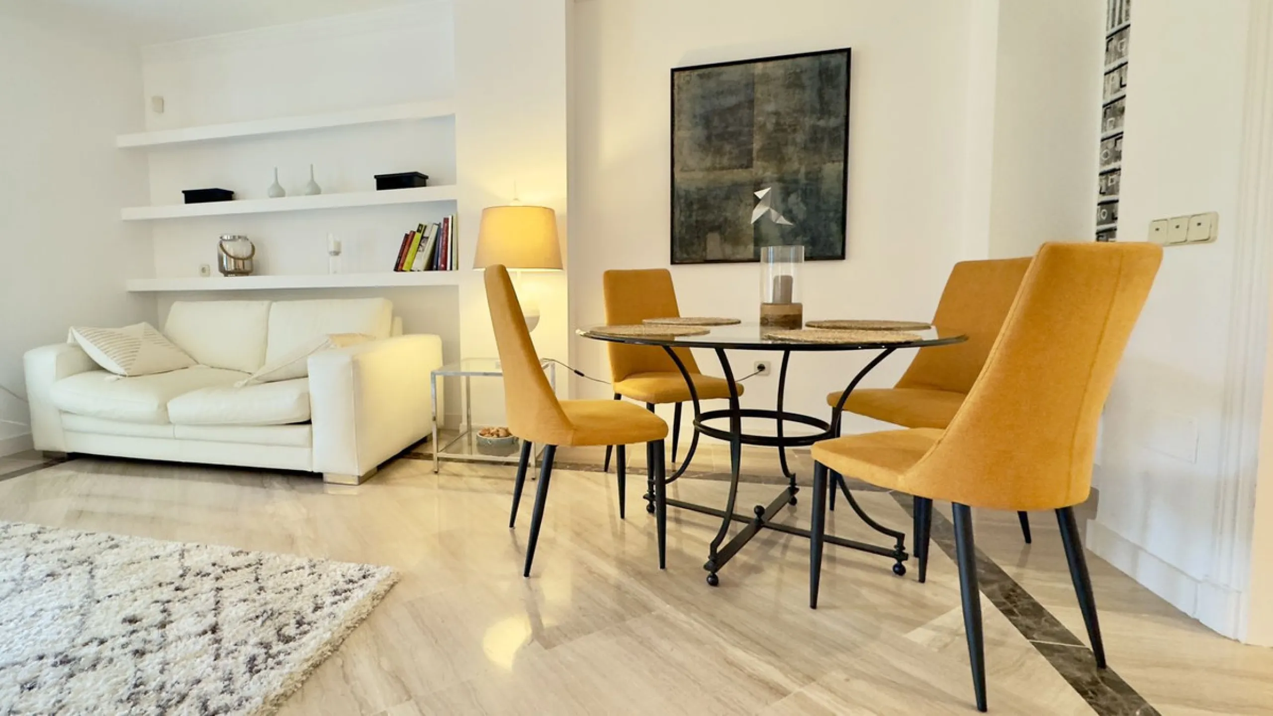 This beautiful and luxurious 2-bedroom, 2-bathroom timeless and elegant property is located in the privileged beachside area of Elviria, within the prestigious urbanization of Hacienda Playa.