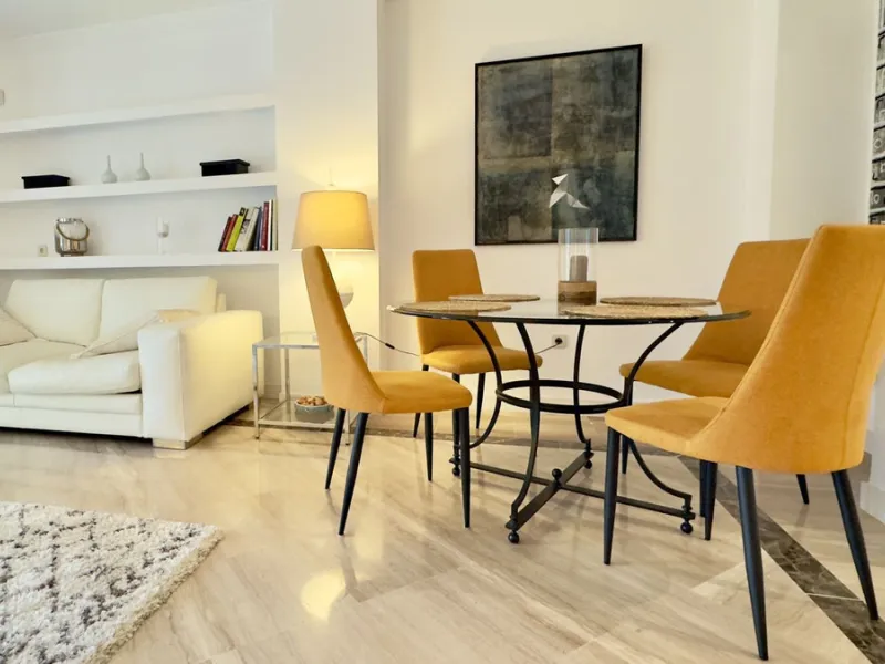 This beautiful and luxurious 2-bedroom, 2-bathroom timeless and elegant property is located in the privileged beachside area of Elviria, within the prestigious urbanization of Hacienda Playa.